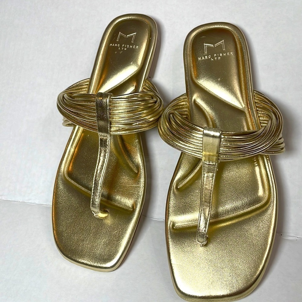 MARC FISHER LTD Tanya Gold Thong Slide Sandals Cushion Sole Flats Flip Flop 7.5